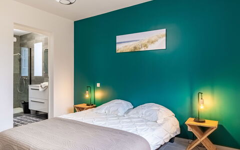 Villa Lanka: Møbel, Ejendom, Komfort, Azure, Træ, Textile, Belysning, Indretning, Skygge, Maling