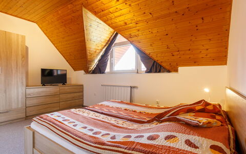 Küsz: Bygning, Ejendom, Møbel, Komfort, Cabinetry, Træ, Vindue, Textile, Indretning, Orange