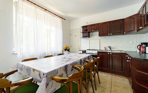 Edina: Bord, Møbel, Ejendom, Cabinetry, Countertop, Stol, Træ, Køkken Apparat, Indretning, Køkken