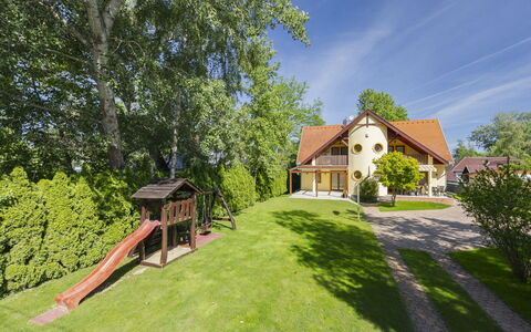 Jókai: Hus, Hjem, Menneskelig Bosættelse, Sommerhus, Lawn, Have, Estate, Gård, Landscaping, Stuehus