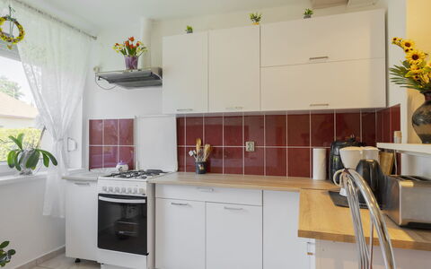 Nádor: Køkken Apparat, Køkken, Countertop, Større Bandage, Cabinetry, Indretning, Gulvbelægning, Køkkenvask, Husholdningsapparat, Møbel