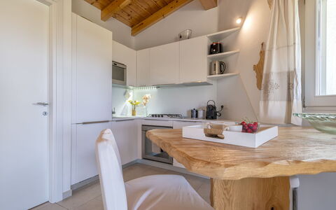 Shardana: Cabinetry, Ejendom, Møbel, Countertop, Vindue, Træ, Bord, Køkken, Etage, Indretning