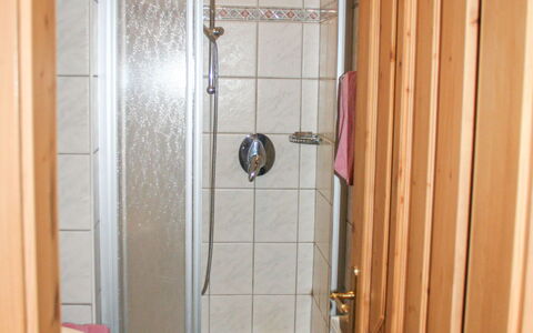 Kappl 324: Dør, Badeværelse, Træ, Gulvbelægning, Home Dør, Etage, Sanitærarmatur, Kompositmateriale
