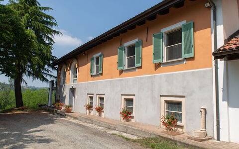 Sant'Evasio: Plante, Himmel, Ejendom, Bygning, Vindue, Træ, Træ, Land Lot, Sommerhus, Hus