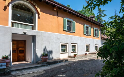 Sant'Evasio: Himmel, Plante, Bygning, Daytime, Ejendom, Vindue, Træ, Arkitektur, Urban Design, Fritid