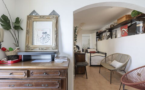 Casetta Porta Verde: Møbel, Ejendom, Cabinetry, Billedramme, Bygning, Dresser, Bord, Plante, Stueplante, Træ