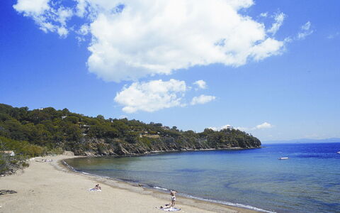 Capoliveri 280: Sky, Vand, Himmel, Daytime, Azure, Blå, Naturlige Landskab, Strand, Cumulus, Coastal Og Oceaniske Landskabsformer
