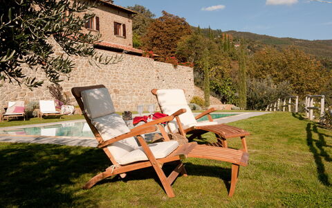 Villa Adelfa: Plante, Himmel, Sky, Udendørs Møbler, Stol, Bygning, Træ, Armlæn, Græs, Fritid