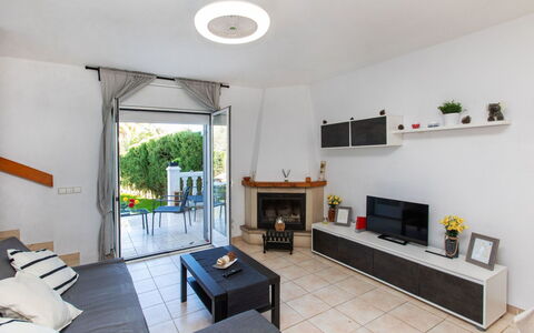 Villa Zefir: Couch, Ejendom, Møbel, Bord, Bygning, Studio Couch, Indretning, Arkitektur, Stue, Etage