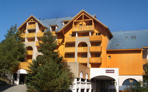 Chalets du Soleil: Himmel, Bygning, Plante, Vindue, Træ, Hus, Kvarter, Boligområde, Ejerlejlighed, Sommerhus