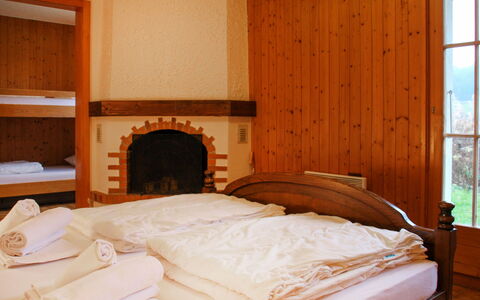 Chalet 969: Møbel, Ejendom, Komfort, Bygning, Bed Frame, Textile, Træ, Vindue, Pude, Cabinetry