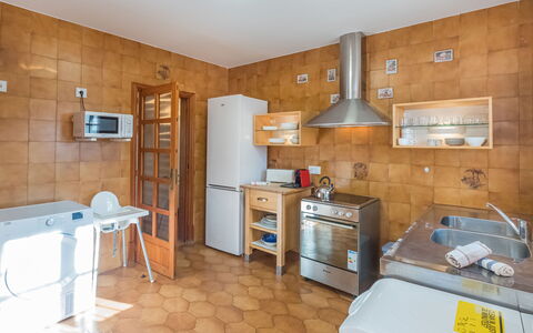 Dofins Bahia Azul: Cabinetry, Møbel, Ejendom, Countertop, Køkken, Bygning, Husholdningsapparat, Træ, Indretning, Køkken Apparat