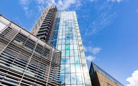 Avant-Garde, Shoreditch: Sky, Himmel, Skyscraper, Bygning, Daytime, Blå, Azure, Træ, Højhus, Tårn