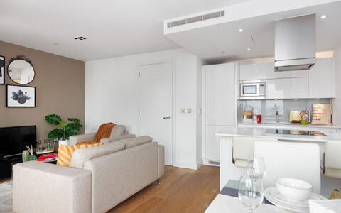 Avant-Garde, Shoreditch: Møbel, Bord, Indretning, Bygning, Stueplante, Gulvbelægning, Etage, Træ, Cabinetry