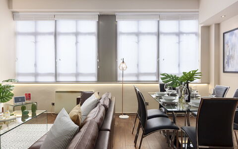 London City 303: Møbel, Indretning, Gulvbelægning, Etage, Bord, Træ, Loft, Stol, Værelse, Couch
