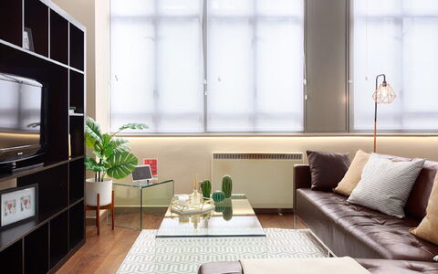 London City 303: Møbel, Indretning, Gulvbelægning, Etage, Bord, Træ, Loft, Stol, Værelse, Couch