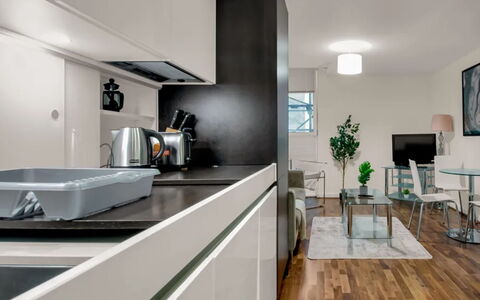 Lambs Passage: Køkken, Køkken Apparat, Countertop, Møbel, Indretning, Gulvbelægning, Cabinetry, Større Bandage, Loft, Husholdningsapparat