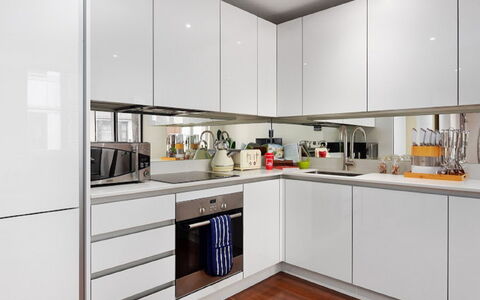 Chancery Lane, Central London: Countertop, Cabinetry, Bygning, Møbel, Håndvask, Køkkenvask, Køkken Apparat, Komfur, Tap, Køkken