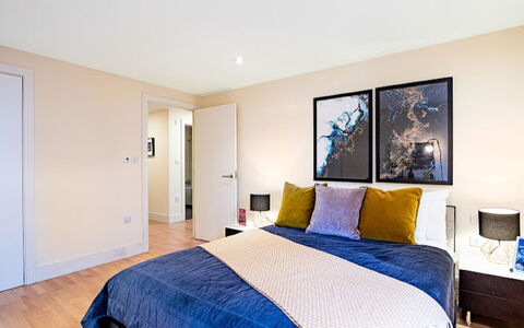 Sir Jl: Møbel, Bygning, Komfort, Dør, Azure, Blå, Skygge, Træ, Bed Frame