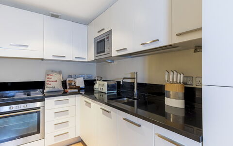 Sir Jl: Countertop, Cabinetry, Ejendom, Køkken Apparat, Køkken, Komfur, Husholdningsapparat, Træ, Bygning, Indretning