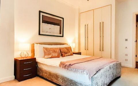 Discovery Dock: Møbel, Bygning, Komfort, Træ, Cabinetry, Bed Frame, Gulvbelægning, Indretning, Seng, Etage