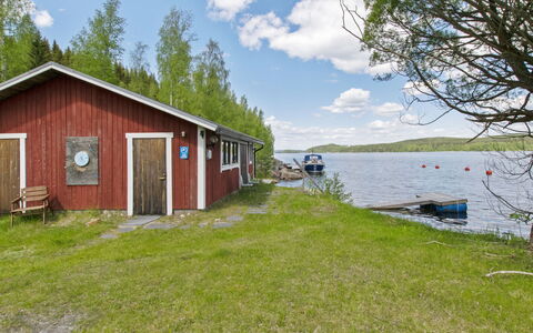 Sinisorsa: Seng, Møbel, Soveværelse, Indretning, Sengetøj, Sengetøj, Gulvbelægning, Træ, Etage, Værelse