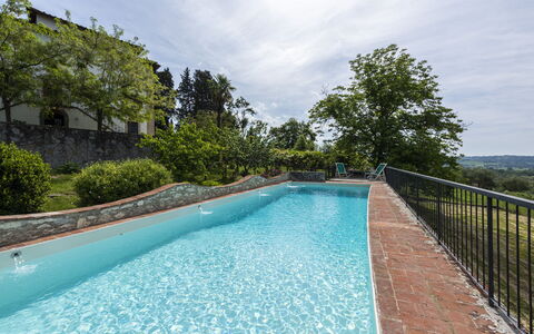 Villa Vigliano: Vand, Plante, Himmel, Sky, Vandressourcer, Ejendom, Botanik, Svømmepøl, Azure, Træ