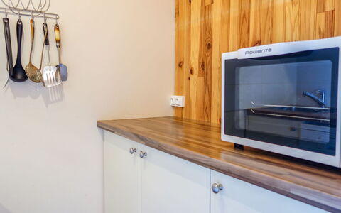 Tignes 220: Cabinetry, Ejendom, Countertop, Køkken Apparat, Træ, Indretning, Bygning, Etage, Mikrobølgeovn, Fjernsyn