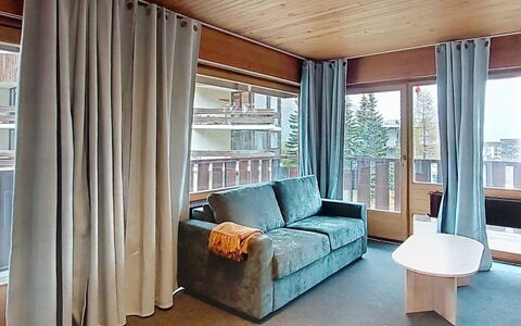 Tignes 220: Indretning, Gulvbelægning, Møbel, Etage, Træ, Loft, Værelse, Belysning, Hjem, Stue