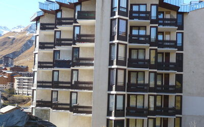 Tignes 230: Bygning, Ejendom, Himmel, Vindue, Højhus, Plante, Urban Design, Ejerlejlighed, Kvarter, Boligområde