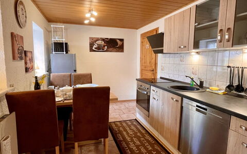 Sissi: Billedramme, Cabinetry, Countertop, Komfur, Køkken Apparat, Træ, Indretning, Stol, Køkken, Gulvbelægning