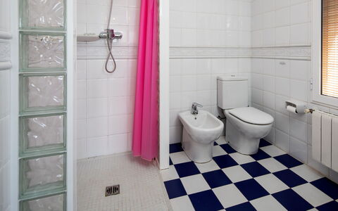Harmony: Sanitærarmatur, Bygning, Window Blind, Badeværelse, Purple, Produkt, Shower Rod, Badeforhæng, Brusehoved