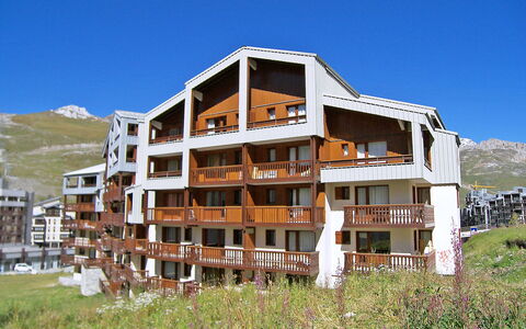 Tignes 310: Himmel, Bygning, Plante, Bjerg, Land Lot, Træ, Urban Design, Landskab, Vindue, Fritid