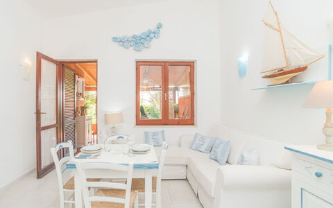 Rei Marina Fronte Mare 31 (Rei425): Bord, Møbel, Ejendom, Couch, Produkt, Azure, Vindue, Billedramme, Træ, Orange