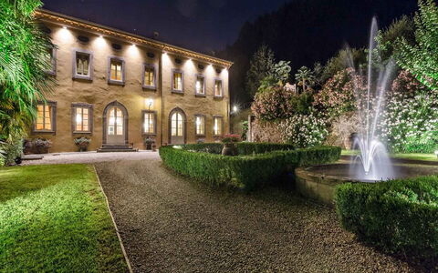 Villa Cantignano: Plante, Ejendom, Himmel, Vand, Bygning, Grøn, Træ, Hus, Ejendom, Naturlige Landskab
