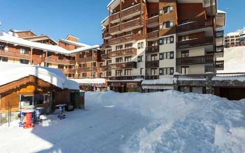 Tignes 330: Himmel, Bygning, Ejendom, Sne, Vindue, Fryser, Hus, Kvarter, Urban Design, Boligområde