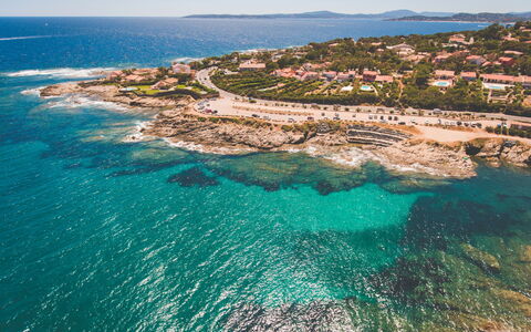 Les Calanques de Saint Aygulf: Vand, Himmel, Blå, Naturlige Landskab, Træ, Coastal Og Oceaniske Landskabsformer, Terræn, Bjerg, Strand, Landskab