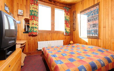 Tignes 350: Soveværelse, Værelse, Møbel, Seng, Ejendom, Sengetøj, Indretning, Bed Frame, Sengetøj, Bygning