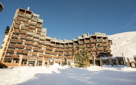 Tignes 350: Himmel, Bygning, Sne, Urban Design, Ejerlejlighed, Boligområde, Højhus, Facade, Landskab, City
