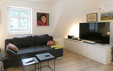 Grenzenlos: Couch, Møbel, Ejendom, Billedramme, Hvid, Komfort, Indretning, Træ, Bord