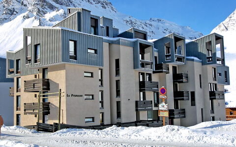 Tignes 390: Sne, Himmel, Bygning, Ejendom, Bjerg, Vindue, Hældning, Hus, Boligområde, Ejendom