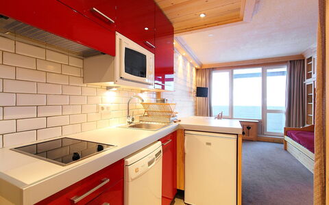 Tignes 390: Countertop, Ejendom, Værelse, Cabinetry, Køkken, Møbel, Indretning, Bygning, Håndvask, Loft