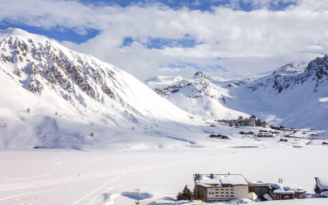 Tignes 470: Sky, Himmel, Bjerg, Sne, Hældning, Highland, Fryser, Glacial Landskabsform, Bjergrige Landskabsformer, Is Kappe