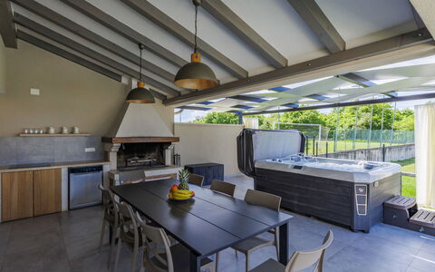 Villa Civitan: Møbel, Gulvbelægning, Indretning, Etage, Loft, Stol, Skygge, Svømmepøl, Udendørs Møbler, Udendørs Struktur