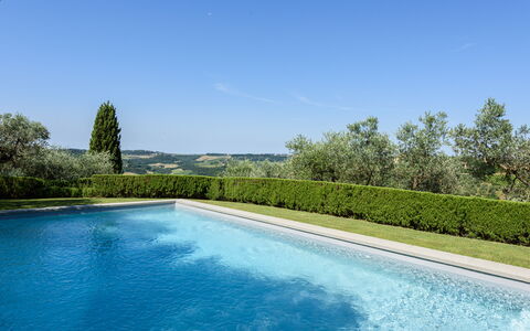 Villa Agnola: Vand, Himmel, Vandressourcer, Ejendom, Naturlige Landskab, Plante, Azure, Svømmepøl, Botanik, Træ