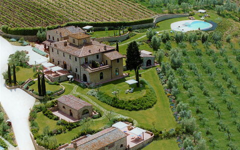 Sole Del Chianti: Bygning, Plante, Ejendom, Grøn, Træ, Land Lot, Hus, Urban Design, Landskab, Offentlige Rum