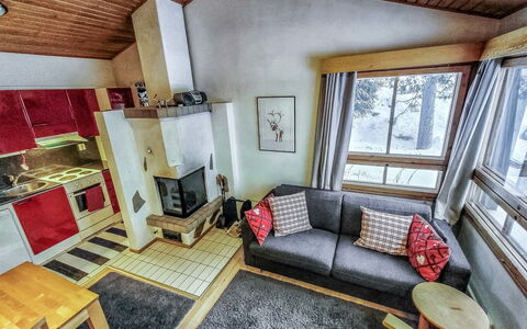 Rukaköngäs 24: Træ, Hus, Loft, Hjem, Sommerhus, Værelse, Bjælkehytte, Stue, Hårdttræ