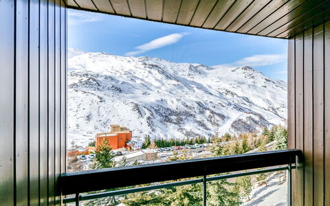 Les Menuires 520: Himmel, Daytime, Ejendom, Bjerg, Lys, Sky, Skygge, Sne, Hældning, Arkitektur
