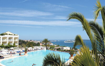 Cannes 464: Vand, Himmel, Sky, Ejendom, Plante, Badeby, Svømmepøl, Azure, Bygning, Træ