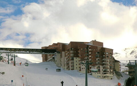 Ski Soleil 1 - 1511: Sky, Himmel, Bygning, Daytime, Hældning, Sne, Fryser, Friluftsliv, Gadebelysning, Urban Design